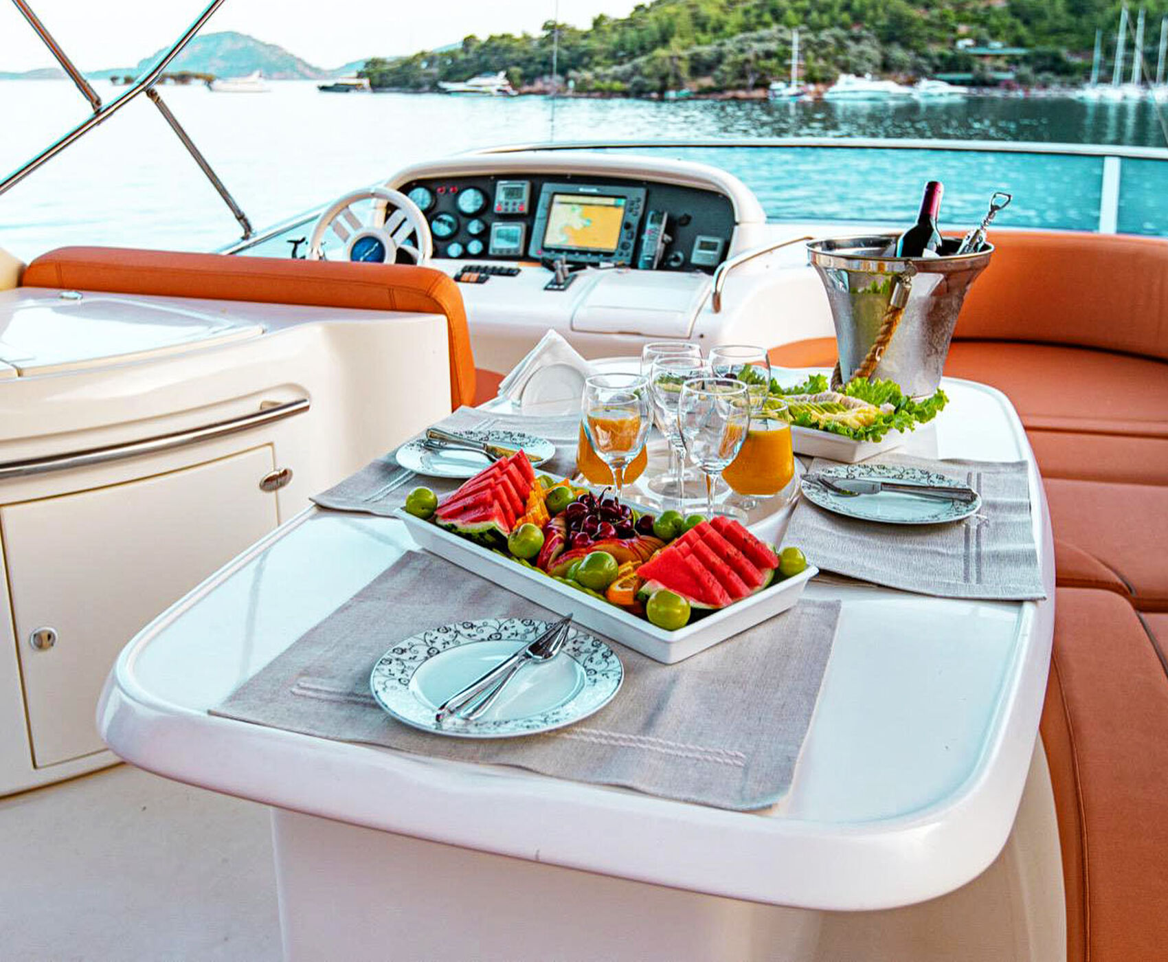 VIP MOTOR YATCH TOUR